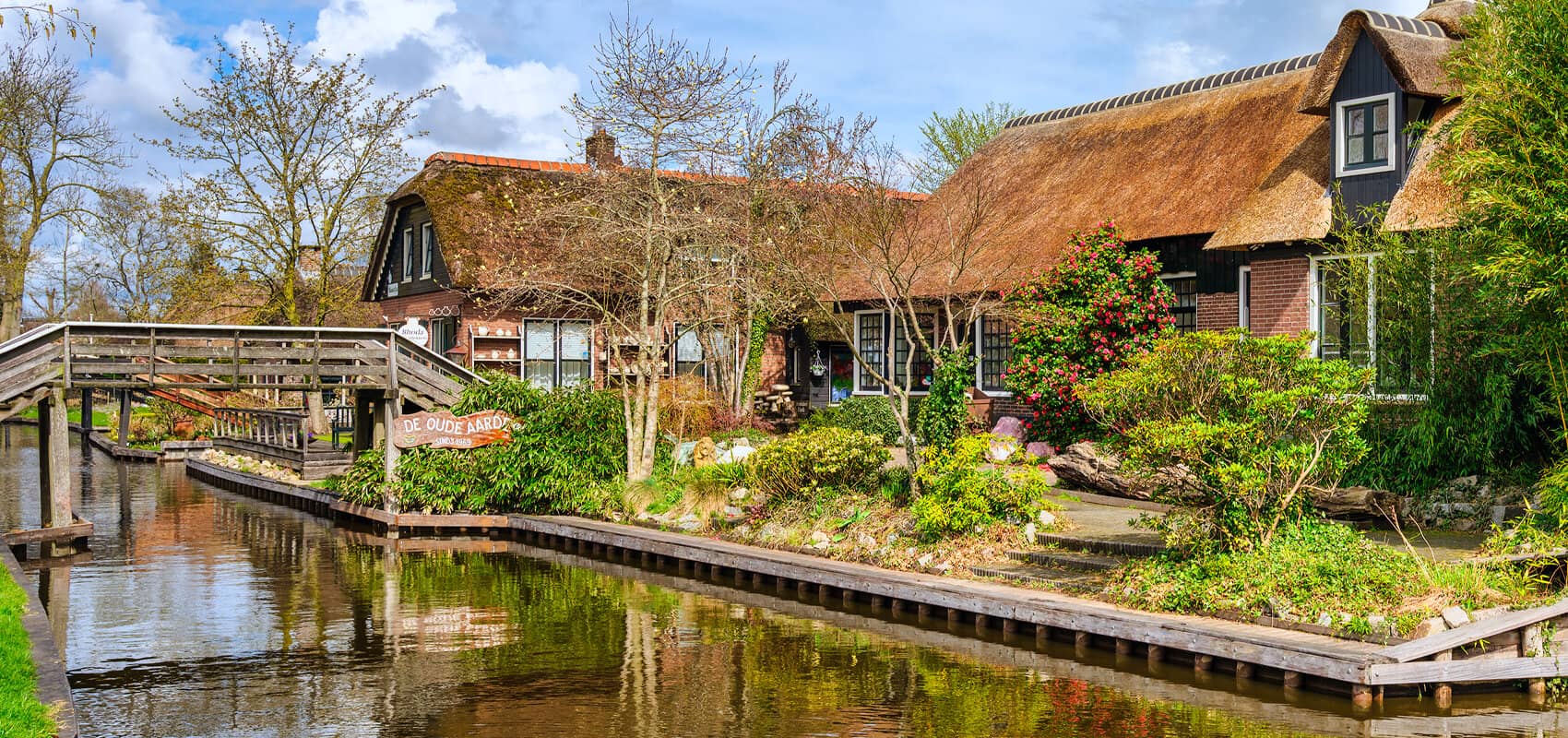 Geithoorn canal side Old Earth Museum scenic view